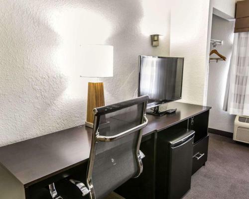 Hotel Sleep Inn & Suites Near Outlets