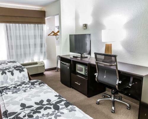 Hotel Sleep Inn & Suites Near Outlets