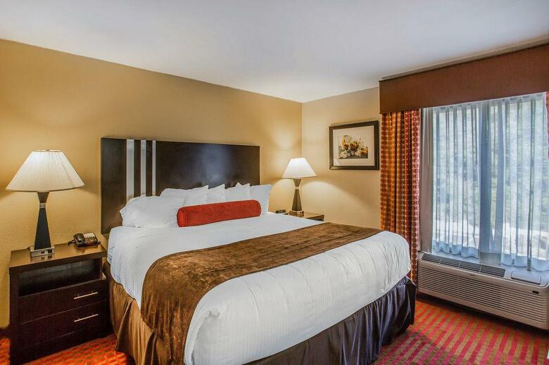 Hotel Quality Suites Nashville Airport