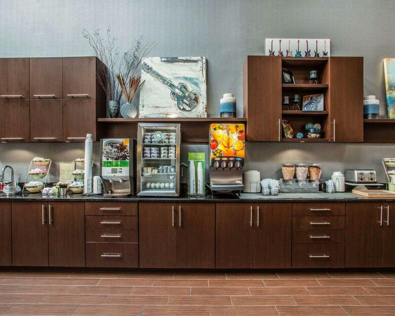 Hotel Quality Suites Nashville Airport
