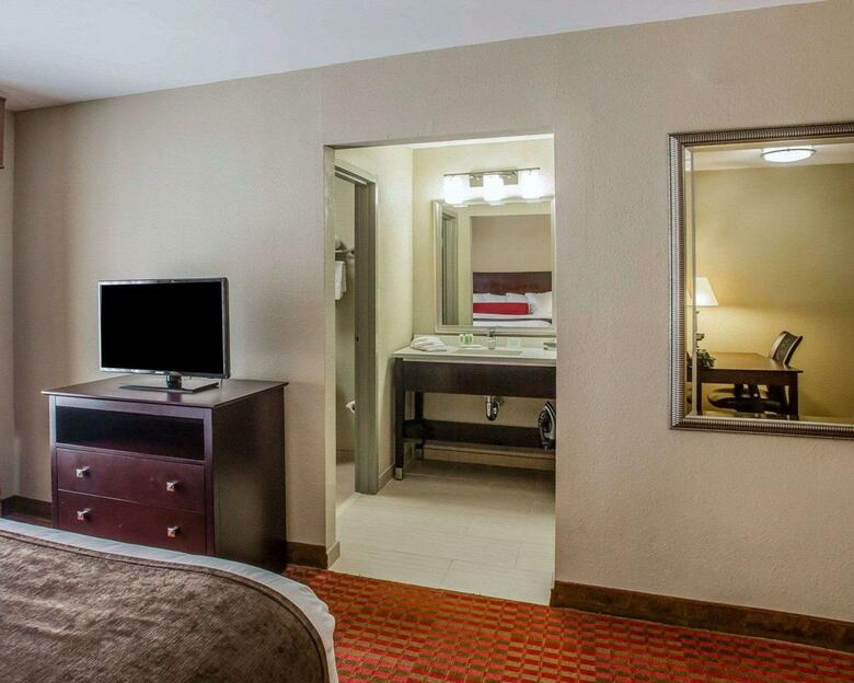 Hotel Quality Suites Nashville Airport