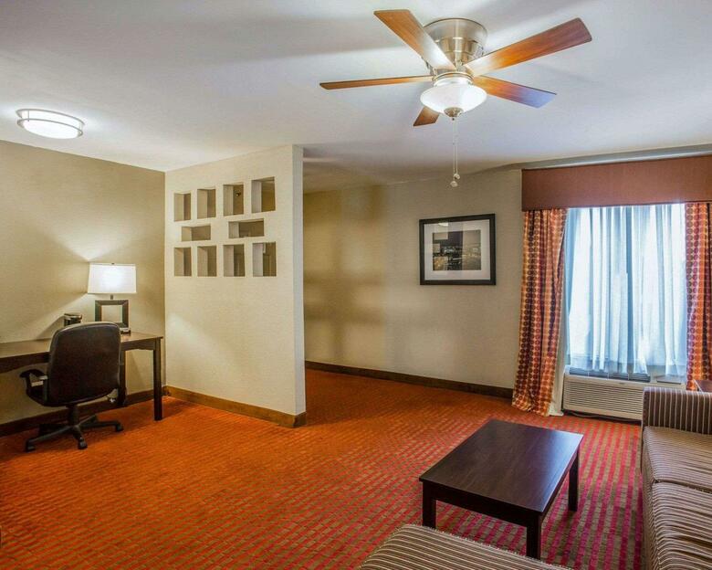 Hotel Quality Suites Nashville Airport