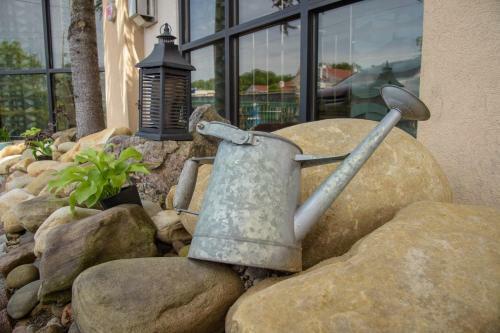 Hotel Pigeon River Inn