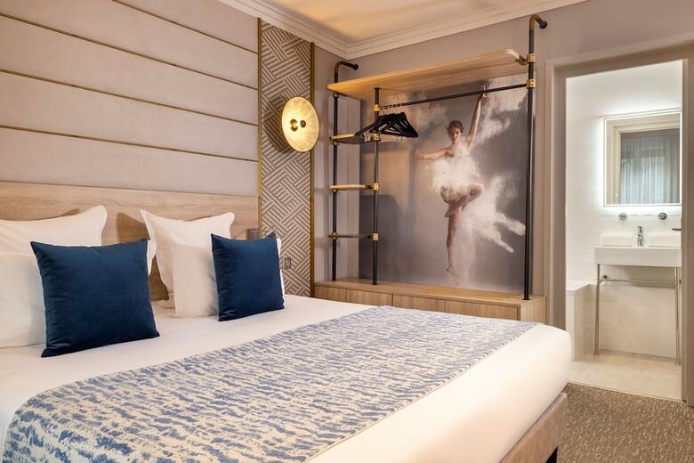 Hotel Nude Paris - Color Vision
