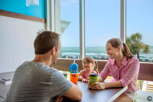 Hotel Crown Reef Beach Resort And Waterpark