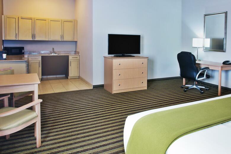 Holiday Inn Express Hotel & Suites Alvarado