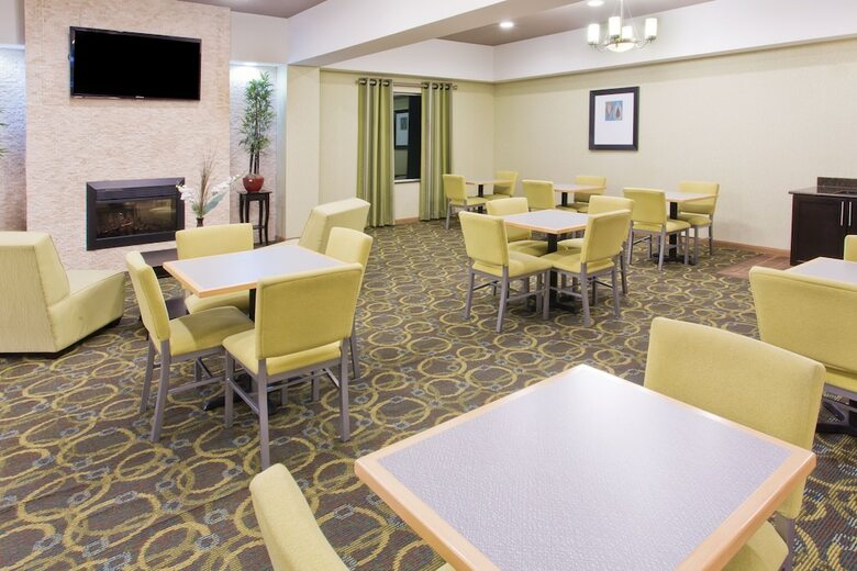 Holiday Inn Express Hotel & Suites Alvarado