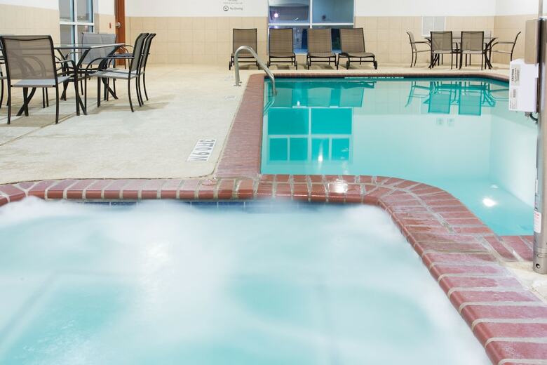 Holiday Inn Express Hotel & Suites Alvarado
