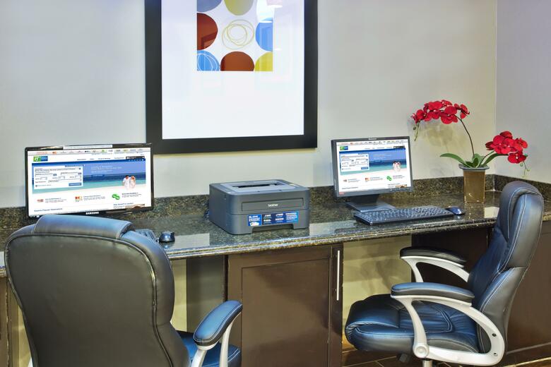 Holiday Inn Express Hotel & Suites Alvarado