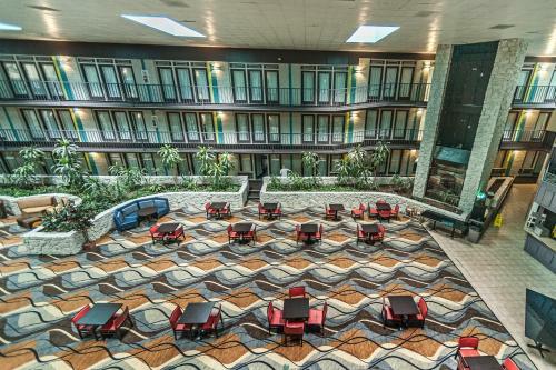 Hotel Fifth Season Inn & Suites