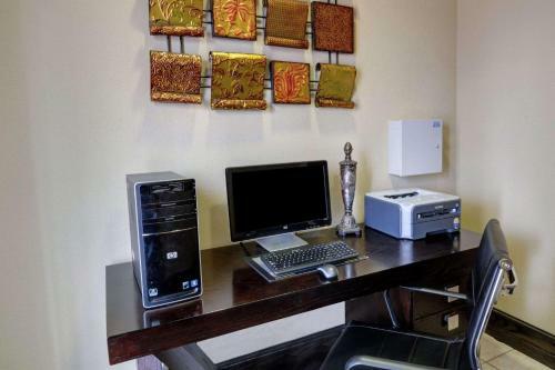 Hotel Comfort Inn And Suites Medical West