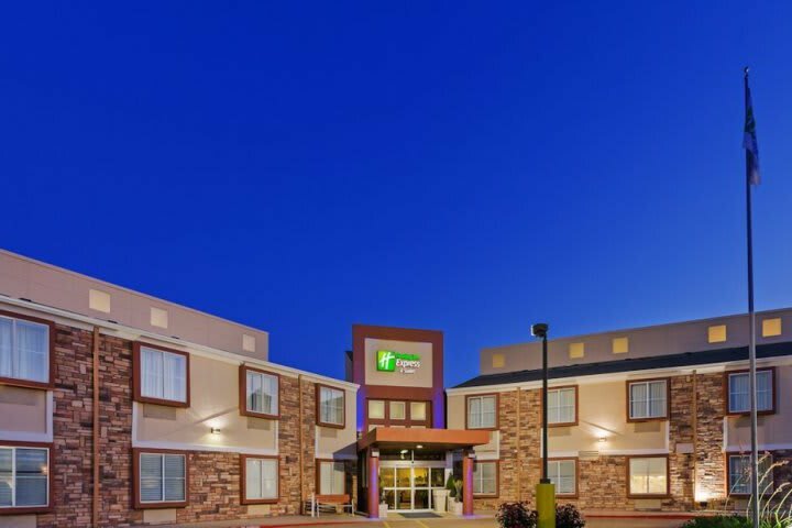 Holiday Inn Express Hotel & Suites Arlington/six Flags Area