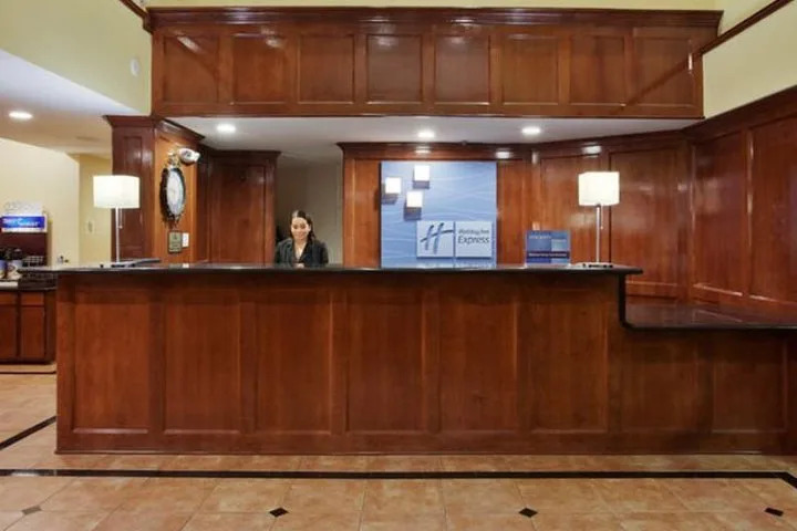 Holiday Inn Express Hotel & Suites Arlington/six Flags Area