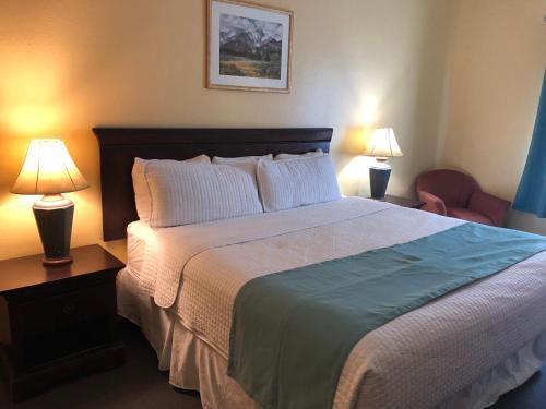 Hotel Deluxe 6 Inn & Suites