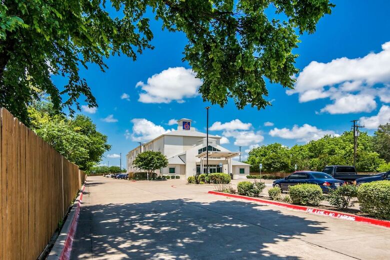 Motel 6 Cleburne
