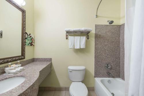 Hotel Days Inn & Suites By Wyndham Cleburne Tx