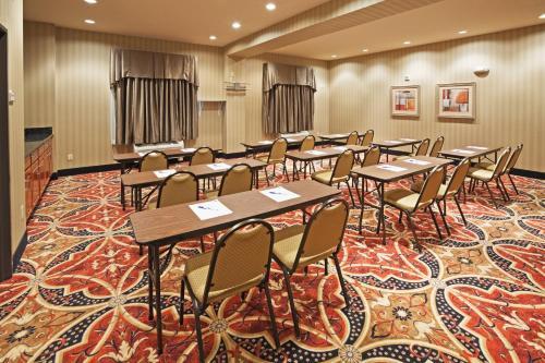Holiday Inn Express Hotel And Suites Corsicana I-45