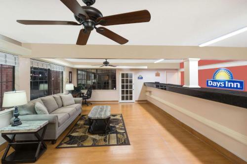 Motel Executive Inn And Suites College Station