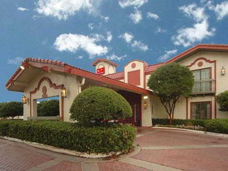 Motel 6 Dallas Market Center