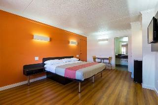 Motel 6 Dallas Market Center