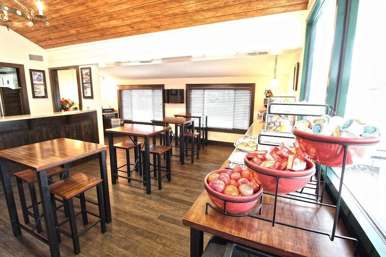 Hotel Peach Tree Inn & Suites