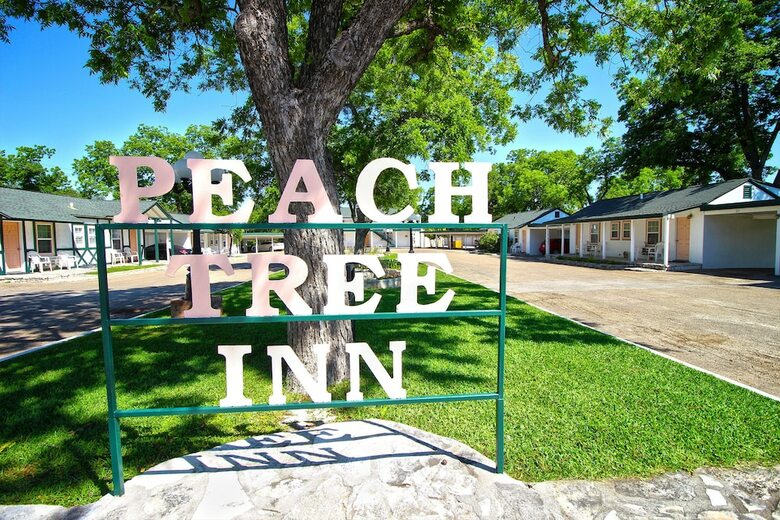 Hotel Peach Tree Inn & Suites