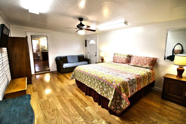 Hotel Peach Tree Inn & Suites