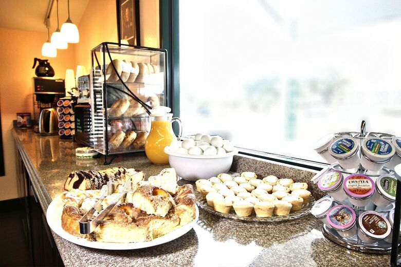Hotel Peach Tree Inn & Suites