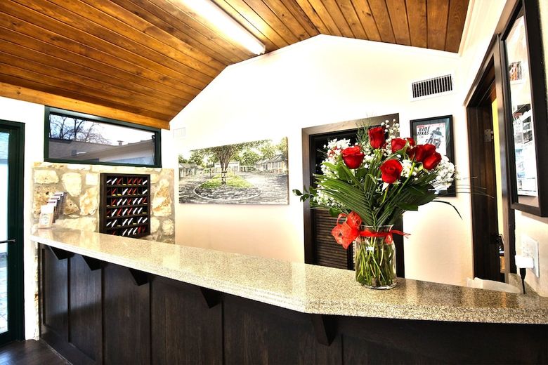 Hotel Peach Tree Inn & Suites