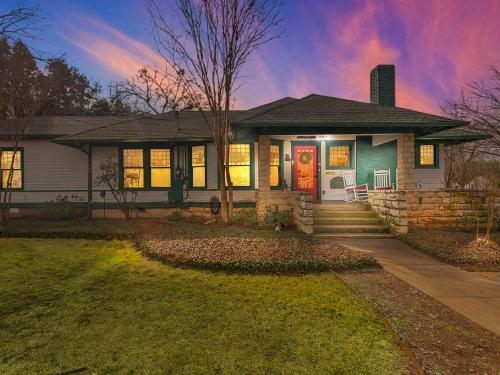 Granbury Gardens Bed And Breakfast