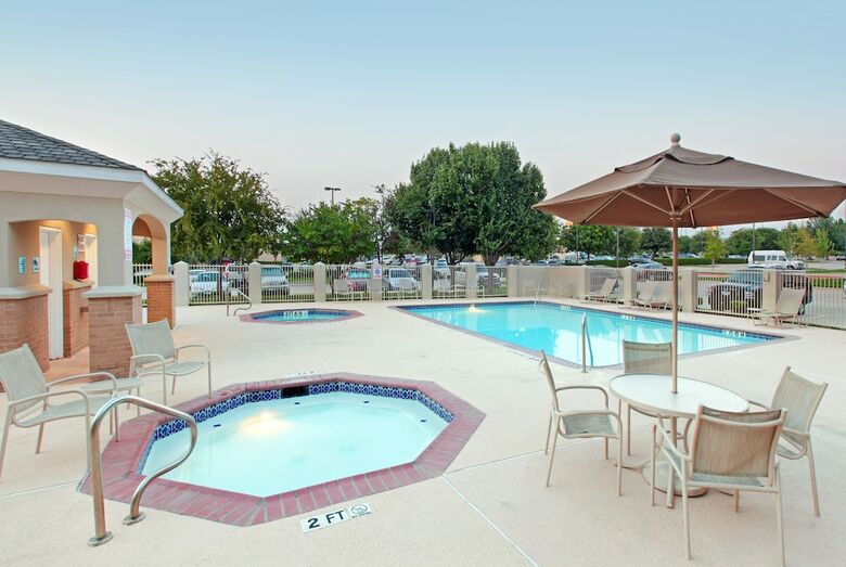 Holiday Inn Express Hotel And Suites Dfw-grapevine