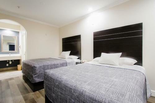 Hotel Scottish Inn & Suites Willowbrook