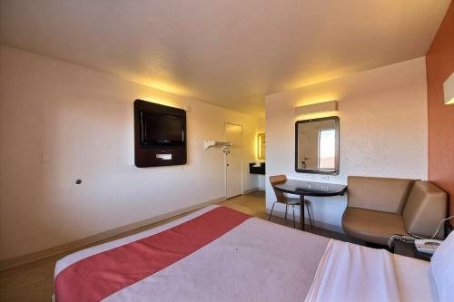 Motel 6 Laredo South