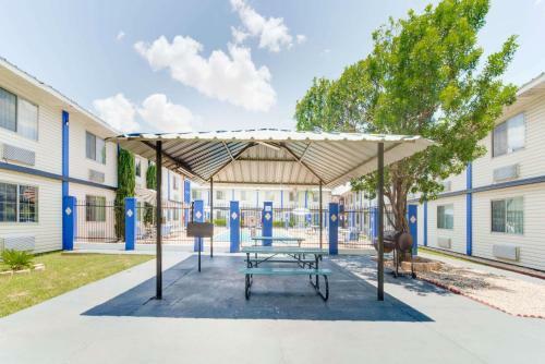 Motel Days Inn & Suites Laredo Texas