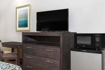 Hotel Days Inn & Suites Madisonville