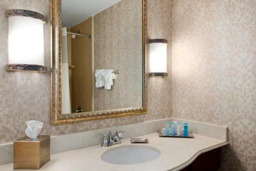 Hotel Doubletree By Hilton Midland Plaza