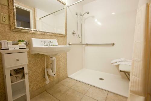 Hotel Doubletree By Hilton Midland Plaza