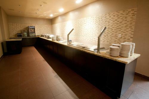Hotel Doubletree By Hilton Midland Plaza