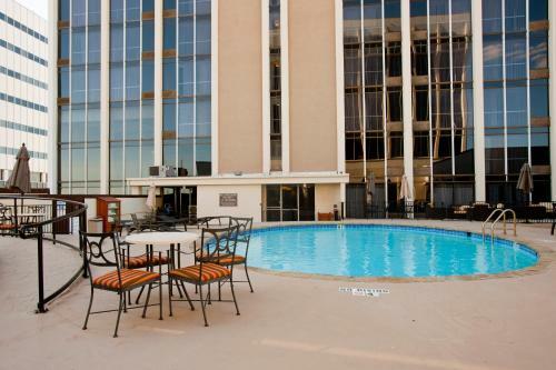 Hotel Doubletree By Hilton Midland Plaza