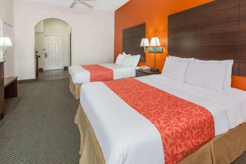 Hotel Days Inn And Suites