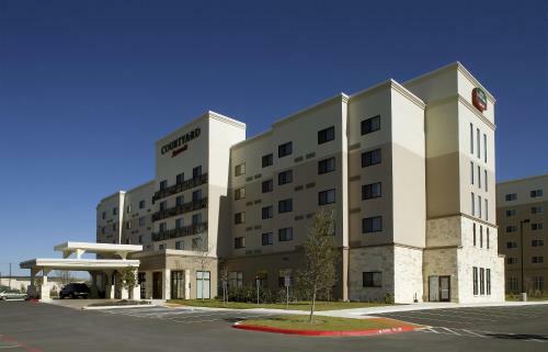 Hotel Courtyard By Marriott San Antonio Six Flags At The Rim