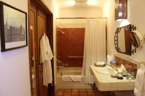 Hotel Cibolo Creek Ranch