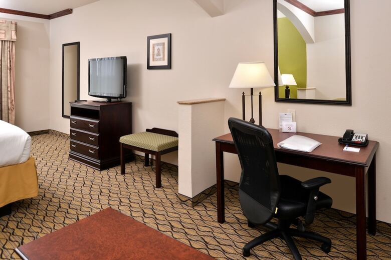 Holiday Inn Express Hotel & Suites Sherman Highway 75