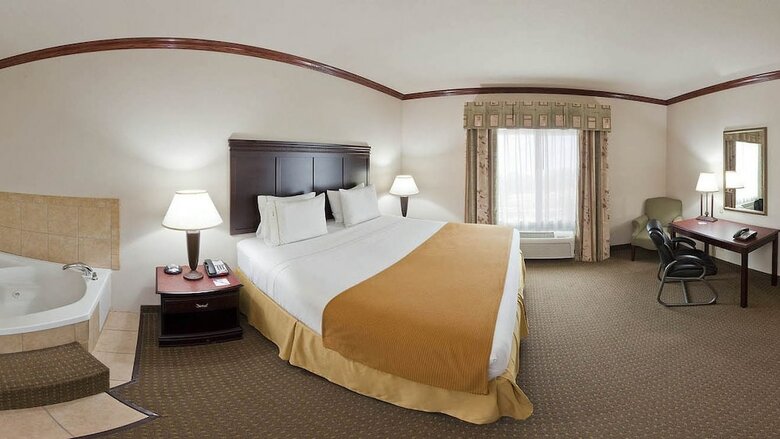 Holiday Inn Express Hotel & Suites Sherman Highway 75