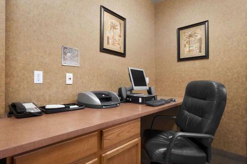 Hotel Days Inn & Suites North Stone Oak
