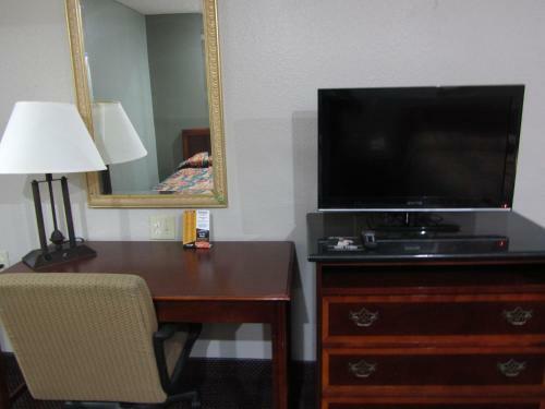 Motel Hallmark Inn And Suites