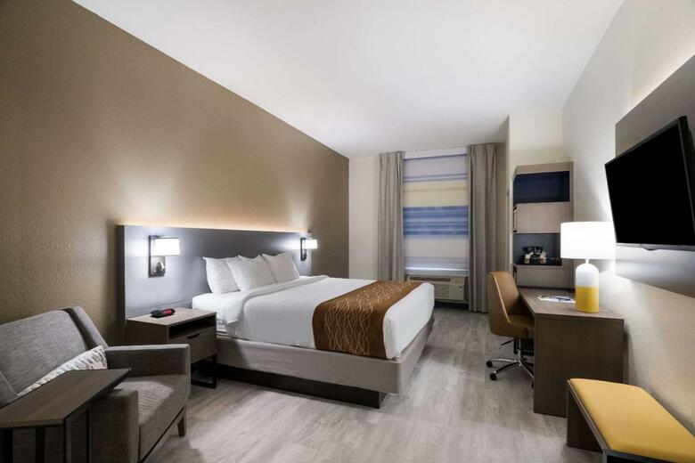Hotel Comfort Inn & Suites
