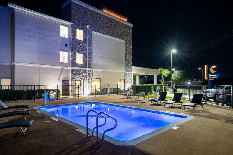 Hotel Comfort Inn & Suites