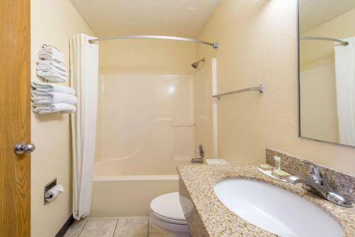 Hotel Super 8 Waco University Area