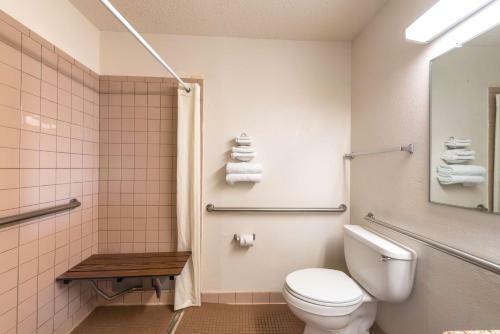 Hotel Super 8 Waco University Area